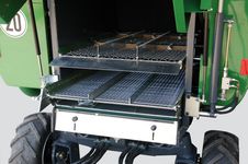 The surface shaker with 3 steps offers a large separation surface. The double sieve system with upper and lower sieve ensures high purity of the crop.