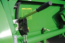 The auger is hydraulically adjustable in four directions. Use the hand pump to move the auger in seconds in the correct position.