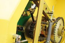 Pour plus de plus de longévité et de fiabilité, le système de lubrification automatique (option) assure en permanence et précisément le graissage optimal des chaînes.